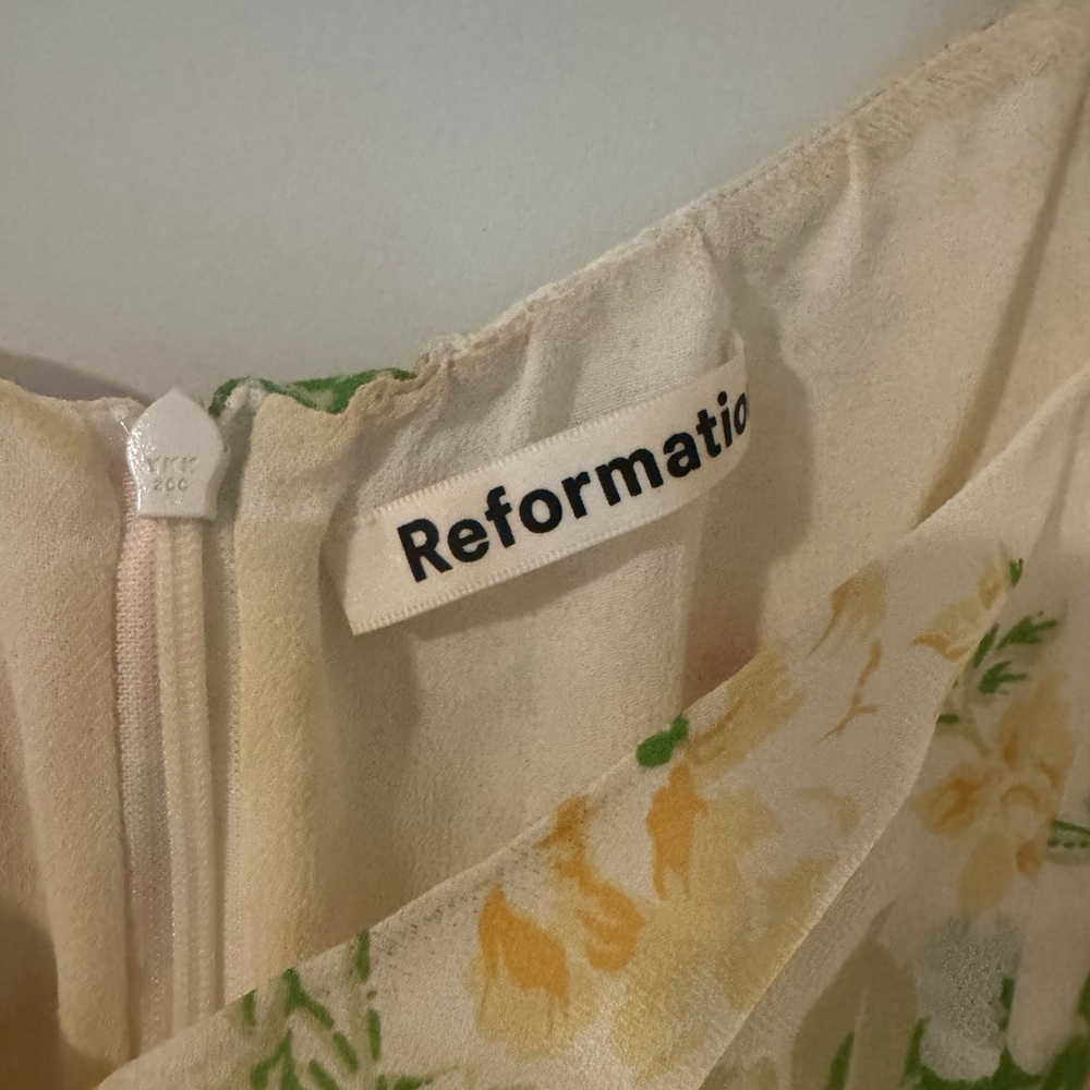 Reformation Hyacinth Dress – Vinona White Floral
Size 2. - Picture 7 of 7